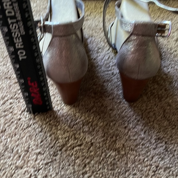 Sofft 8m new silver wedge sandals strappy - Picture 2 of 6